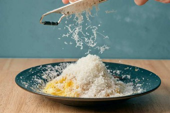 チーズ！チーズ！チーズ！カルボナーラ！