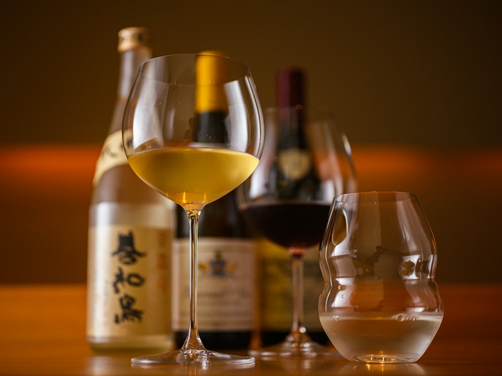 コース料理にワインや日本酒を合わせるペアリングが人気