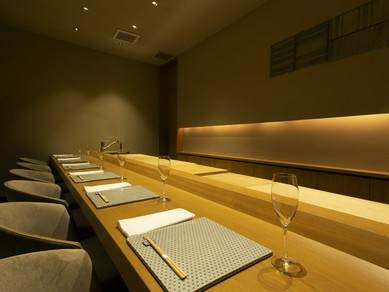 大人のデートにふさわしい料理と空間が揃う西麻布の隠れ家