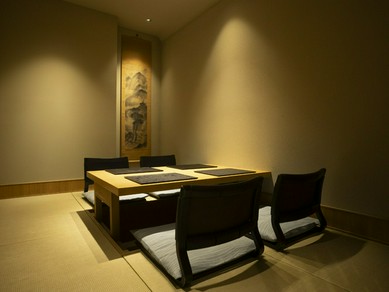 プライベート感が高い完全個室があり、2〜10名様に対応