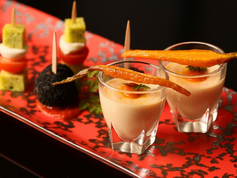 ビュッフェで午後の優雅な一時を。利用シーンはさまざま