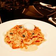 『自家製スモークサーモンのトマトクリームのタリオリーニ』