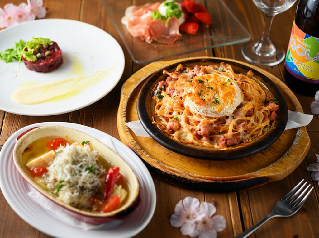 スタイリッシュなワインバル空間はデートにオススメ