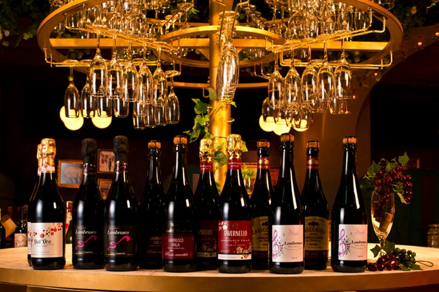 世界各国のワイン（赤・白・泡）が飲み放題！時間無制限もOK