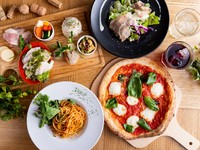 【月曜日~金曜日】
最大5時間!ランチタイム(12時~17時)時間無制限食べ飲み放題★
自家製窯焼きピッツァ&パスタは全12種類!
ワインビュッフェ・ソフトドリンクなど100種類以上のドリンクも全て飲み放題!