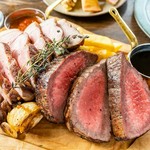 黒毛和牛『佐賀牛』『白金豚』『グリルソーセージ』をメインに『トリュフサラダ』『うにバターリゾット』等人気メニューが盛り合わせになったお得なコース。＋700円でクラフトビール4種類も追加で飲み放題可能。