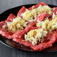 国産和牛をはじめとした、上質なお肉をメイン食材として迎えつつも、価格帯はリーズナブル。厳選素材を少し身近に。月イチの贅沢や、ちょっとだけ奮発したい日のデートにも利用できます。