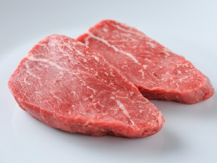 国産和牛をはじめとした上質なお肉。楽しみ方にも一工夫