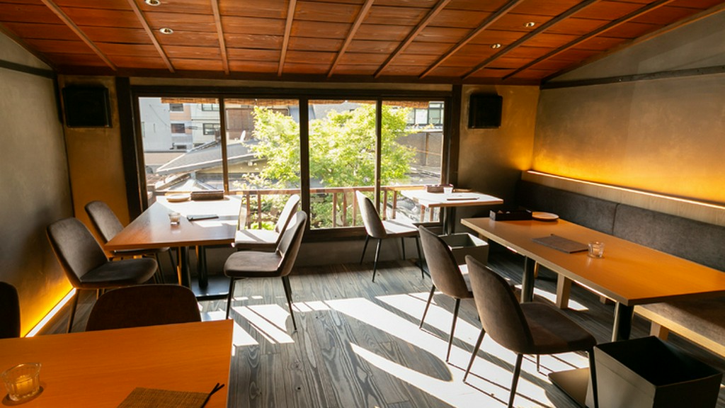 趣ある空間と料理で大人なデートを演出