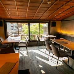 趣ある空間と料理で大人なデートを演出