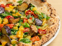 薪窯で焼き上げる、バラエティ豊富な『ピッツァ』