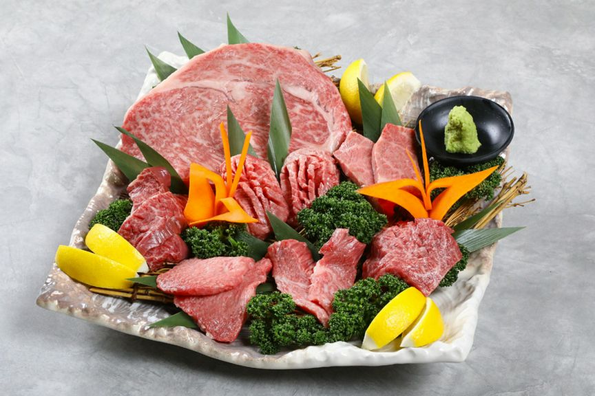 千歳船橋駅前。大人デートにうってつけな焼肉店
