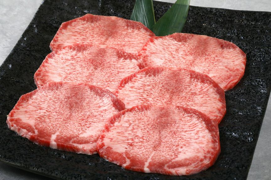 仲間たちと一味違う焼肉を。人気メニュー目白押しのコースは必見