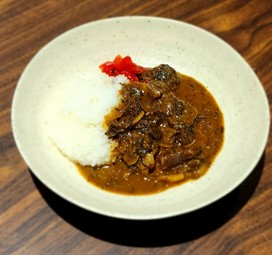 最後まで満足感に浸れる『牛すじカレー』
