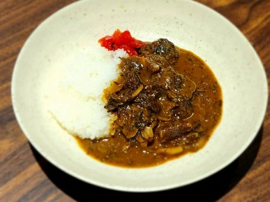 最後まで満足感に浸れる『牛すじカレー』