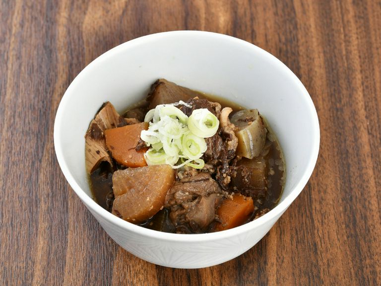 時間をかけてじっくり煮込んだ『牛すじ煮込み』