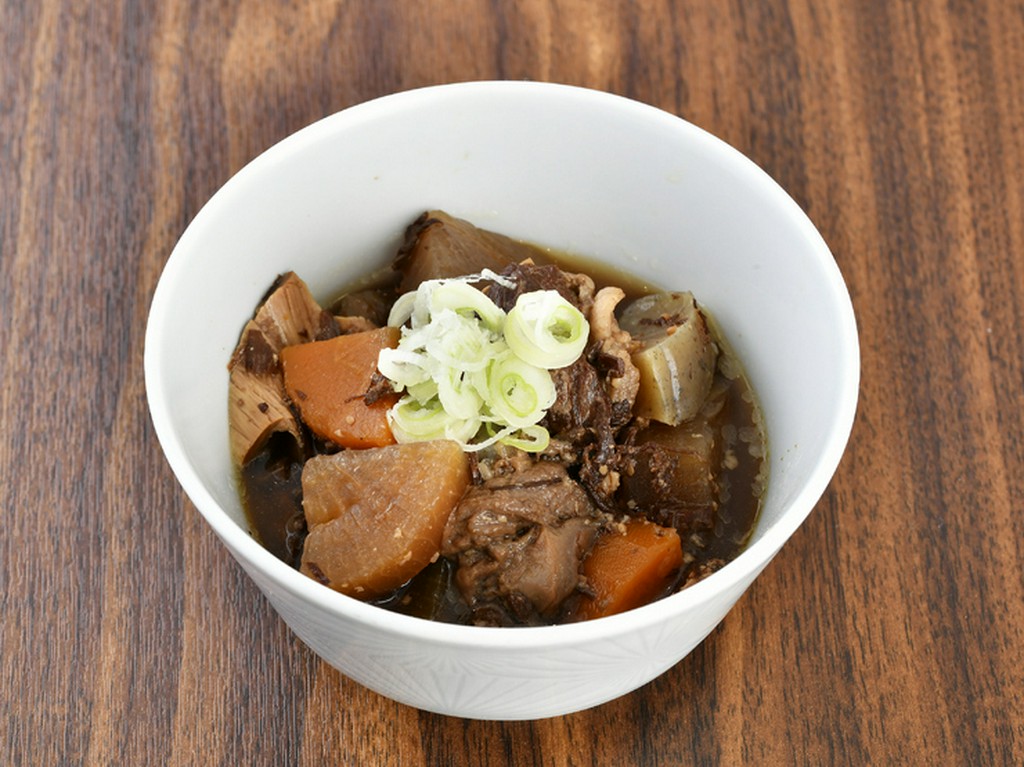 時間をかけてじっくり煮込んだ『牛すじ煮込み』