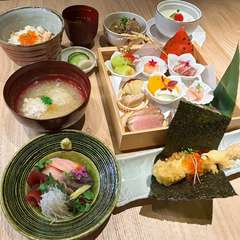 季節のコースから選りすぐりのお料理をご提供します
