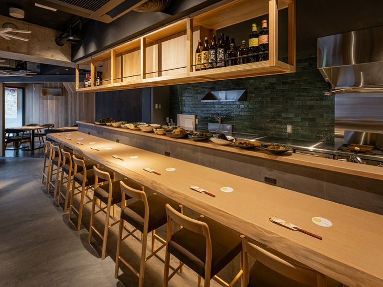 目でも楽しめる器や寛ぎの空間で、おいしい料理を楽しんで