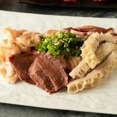 自家製ダレで味わう、鮮度抜群の『ホルモンセット』