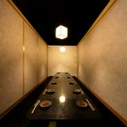 大人の雰囲気が魅力の店内は、全席掘りごたつでゆっくり過ごせる空間になっています。料理やお酒と共にゆったりと雰囲気も楽しんでみては。