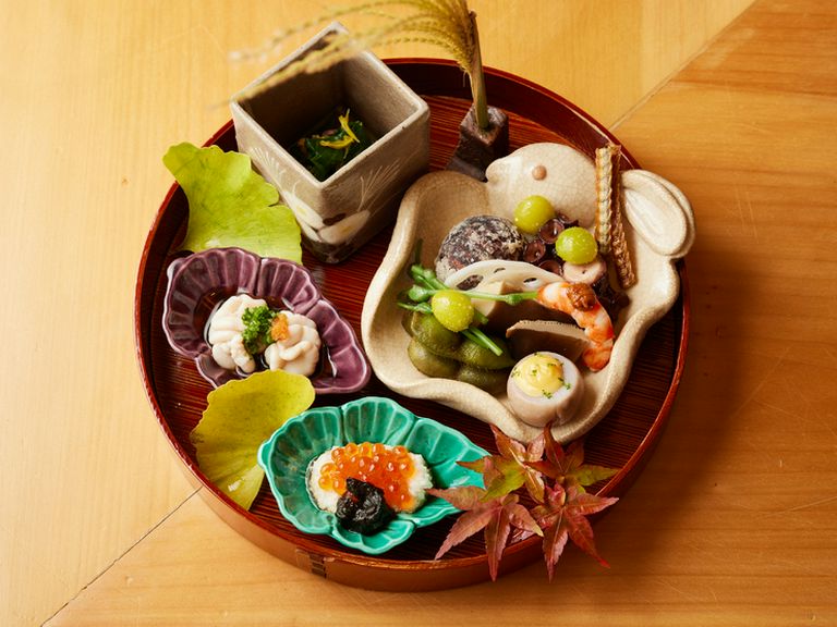 季節の八寸と地焼き鰻に合う全国の旨い地酒を取り揃え