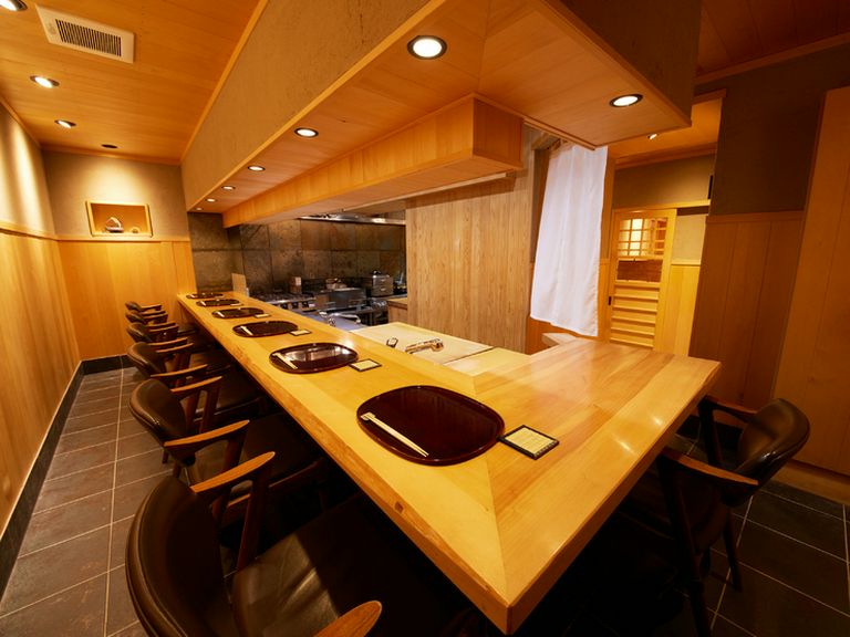 五感が喜ぶ調理の臨場感と共に、一人和食＆鰻料理に憩える