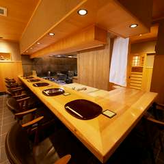 五感が喜ぶ調理の臨場感と共に、一人和食＆鰻料理に憩える