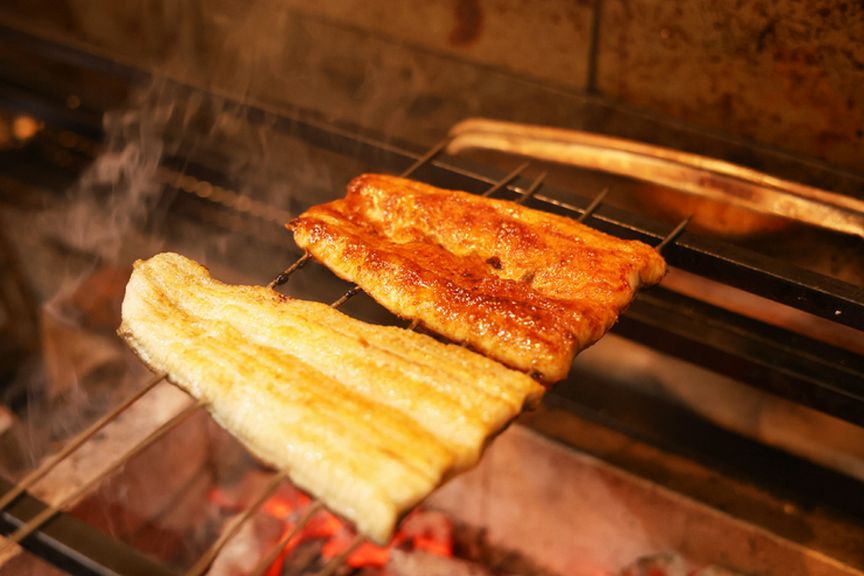 鰻好きのビジネスパートナーを招くのに理想的な注目の一軒