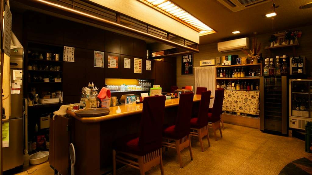 お一人様歓迎のカウンター席。気さくな雰囲気もまた魅力