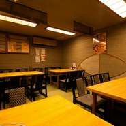 事前予約限定で、飲み放題付きコース料理の準備も可能。お店オススメの逸品に、お酒もたっぷりと楽しめます。価格は5000円～相談可。予算・要望に合わせてコースを組むこともできるので、店舗までぜひ相談を。