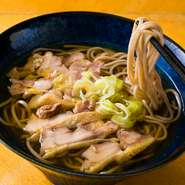 一軒目から〆までを完結できる【居酒屋iga!】。楽しい食事の締めくくりには、麺モノがオススメです。王道の『中華そば』に、冷・温が選べる『肉そば』『肉中華』と、最後まで楽しませてくれます。