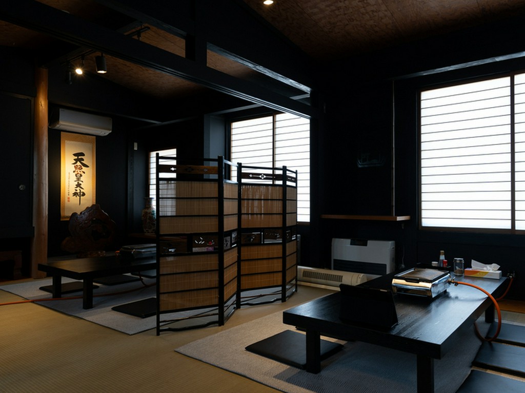 2階には、最大30名まで過ごせる広々とした座敷を完備