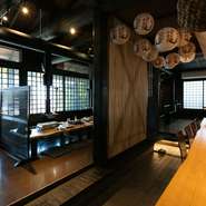 皆でワイワイ話しながら楽しめて雰囲気もバッチリ！コース料理は飲み放題のオプションを選べるので、ドリンクを気軽に楽しみつつ盛り上がれます。