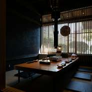 週末は家族揃っての来店も多く、子どもを連れた方々が過ごしやすい環境を整えています。例えば、子ども用のイスや食器などが用意されており、食事をする際の快適さを提供。