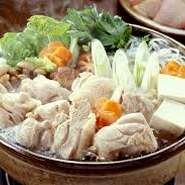 季節の味わいを楽しめる鍋料理を気軽に味わえる大衆酒場うるす。仲間との食事はもちろん、一人でも楽しめる温かい鍋で心も体も満たされるひとときを過ごせます。