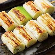 じっくり焼いて甘みを引き出した白ネギの香ばしさが際立つシンプルな一本