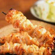 余分な脂を落としながら焼き上げ、外はパリッと中は旨み広がる人気の一本