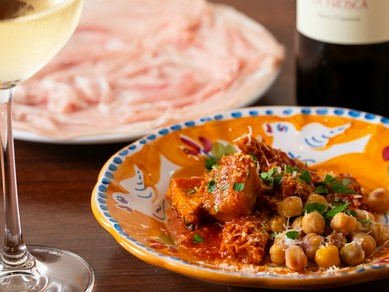 本格イタリアンで乾杯。優雅なデートに最適な隠れ家