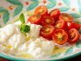 本場イタリアから取り寄せた食材も。本日のオススメも必見