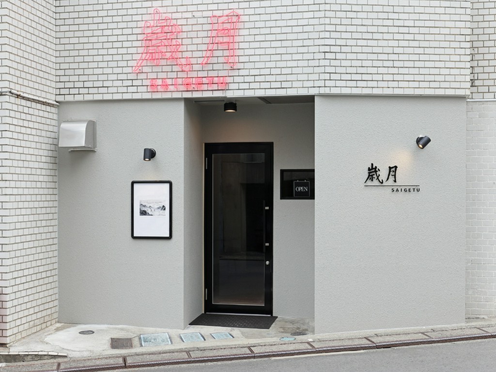 住宅街の一角。一時の非日常を与えてくれる、大人の隠れ家