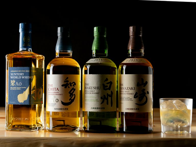 お酒や調味料も日本全国より厳選入荷。味に妥協なし