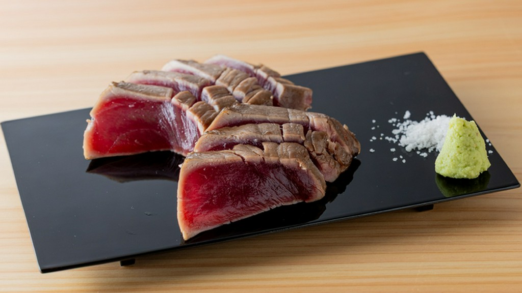 濃厚な旨みと香り！『鮪の藁焼き　メバチ赤身』