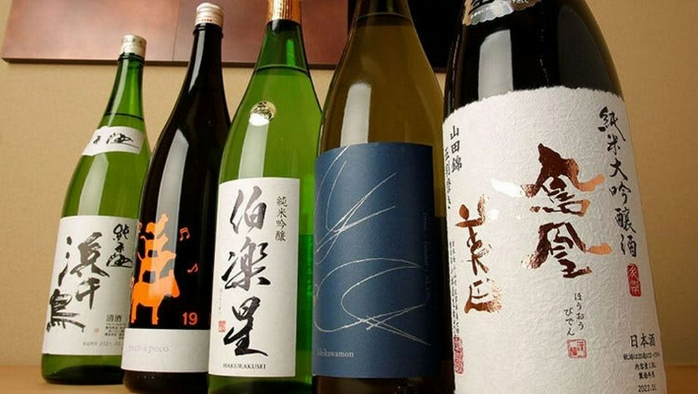 ソムリエ厳選の日本酒10種＆酒肴8種盛りが付いた日本酒プラン！
料理と日本酒の可能性をお楽しみください。