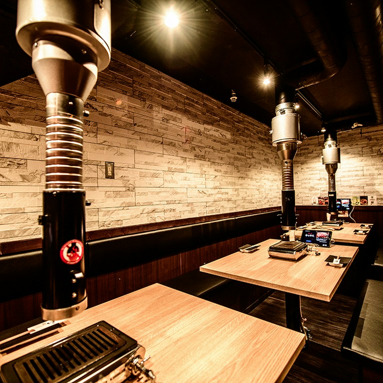 全席テーブル席。ゆったりした空間で焼肉が楽しめます