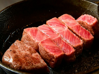 焼肉もとやま秋葉原店限定！「シャトーミスジ」 希少部位を極厚レアステーキで堪能