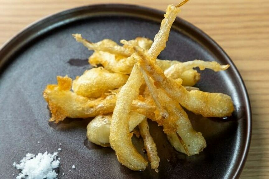 新鮮な島野菜や、沖縄特有の食材をふんだんに使った料理を満喫