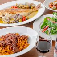 大切な人たちと特別な日を祝う場としても頼りになる店。パスタに加え、皆で取り分けて楽しめる豪快な肉料理や魚料理も充実し、祝祭感・満足感とも格別です。広い個室を貸切り、記念日パーティーを楽しむのも素敵！