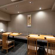 大切な人の誕生日や二人の結婚記念日など、人生の節目を祝う宴席の舞台として理想的な空間です。月替わりのコースは特別な日を彩る心に残る美味。一つ一つのおいしさが思い出の1ページに加わっていくことでしょう。