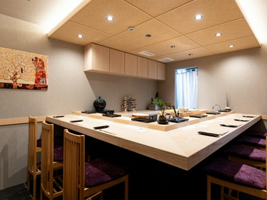 洗練されたくつろぎの空間で、食事や会話を心ゆくまで堪能